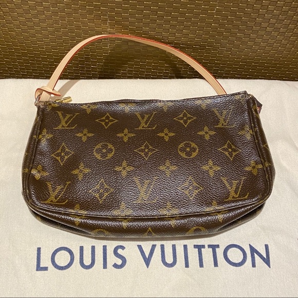 Sold 🎀 LOUIS VUITTON POCHETTE ACCESSOIRES - Picture 2 of 8